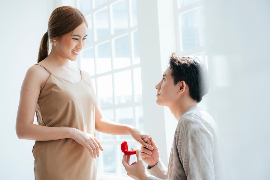 Should Singaporean Couples Choose an Engagement Ring Together?